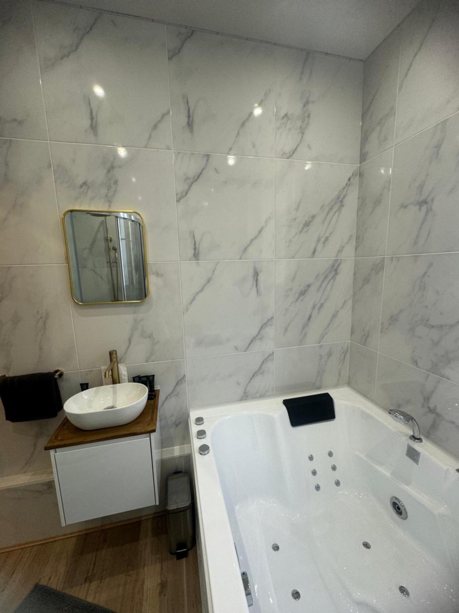 L'Experience Appartement & Spa Prive Chambery Ngoại thất bức ảnh
