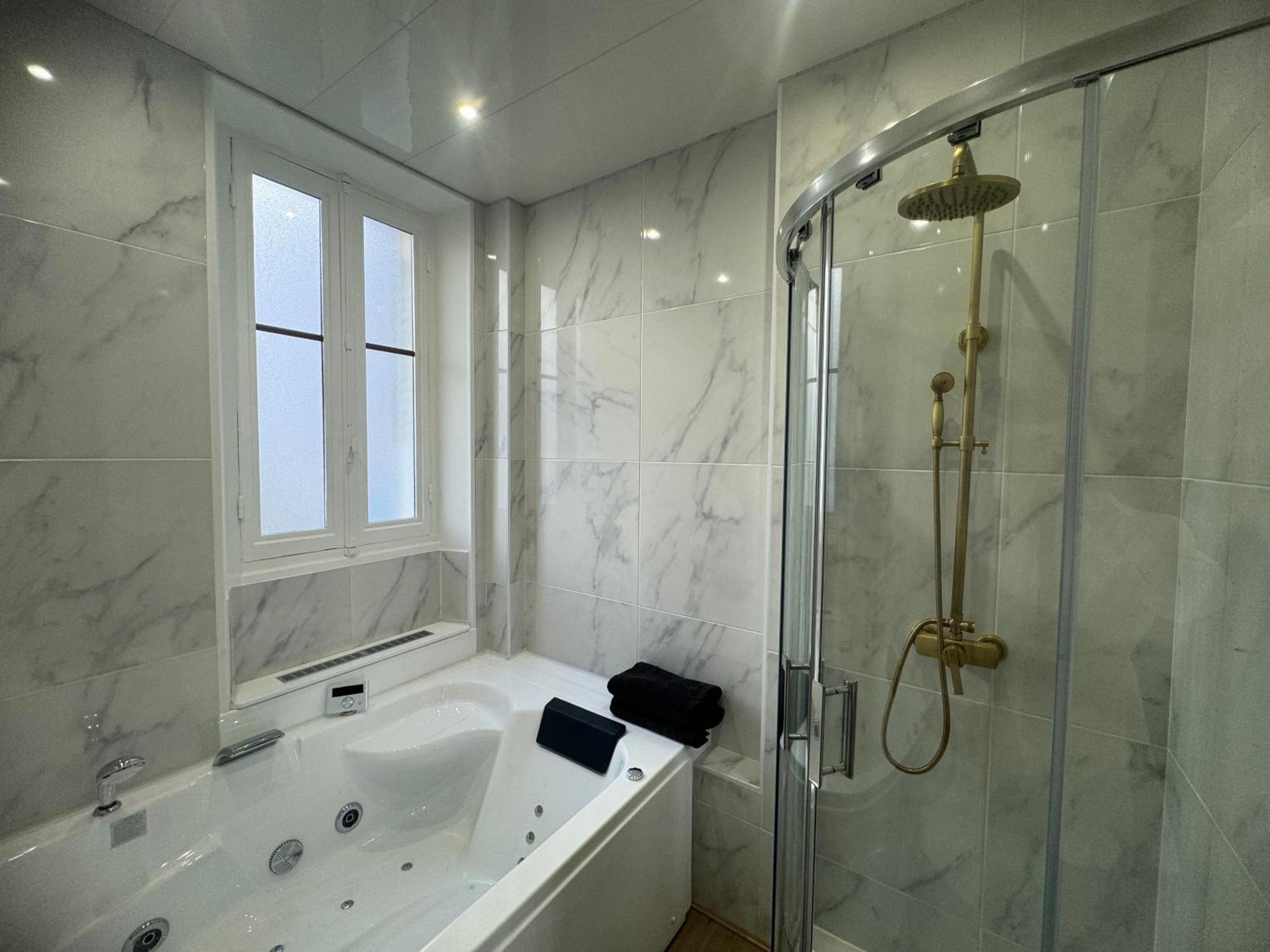 L'Experience Appartement & Spa Prive Chambery Ngoại thất bức ảnh